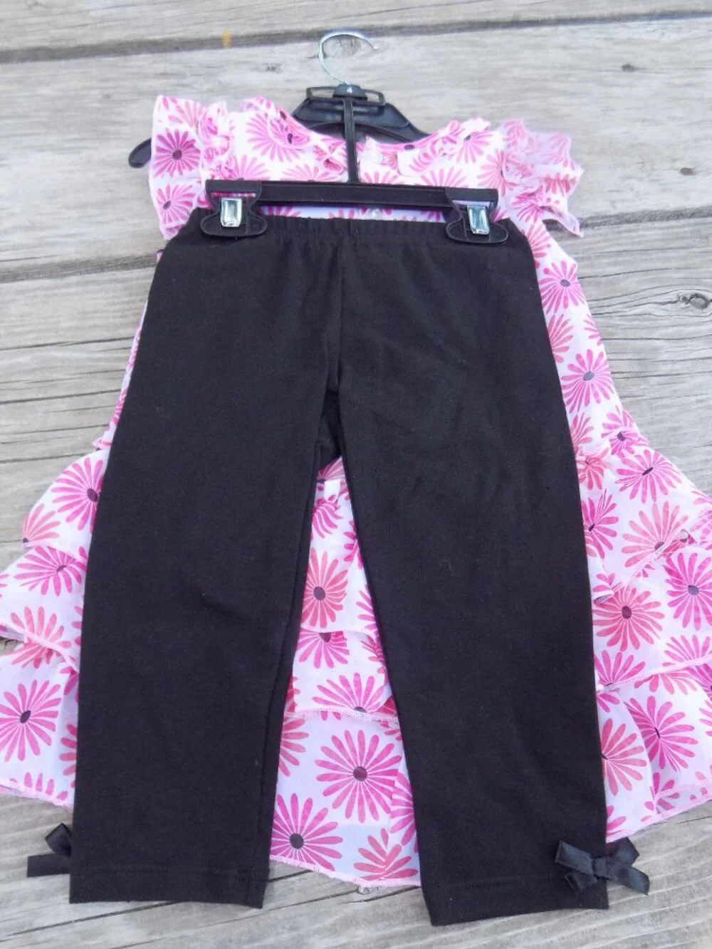 Young Hearts Girls 2 Piece Flower Outfit Ruffled Sleeves and bottom Sz 4 *
